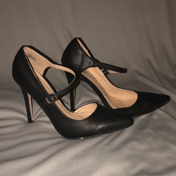 💥FINAL PRICE💥 Cross strap pumps - Picture 2 of 6